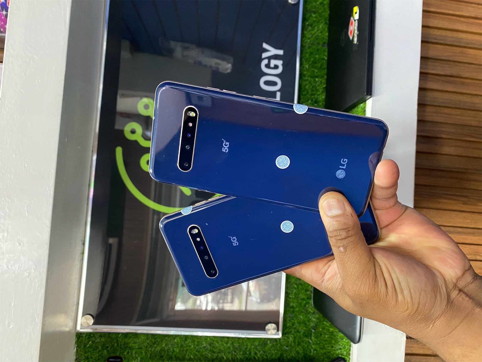 celulares y tabletas - LG V60  5