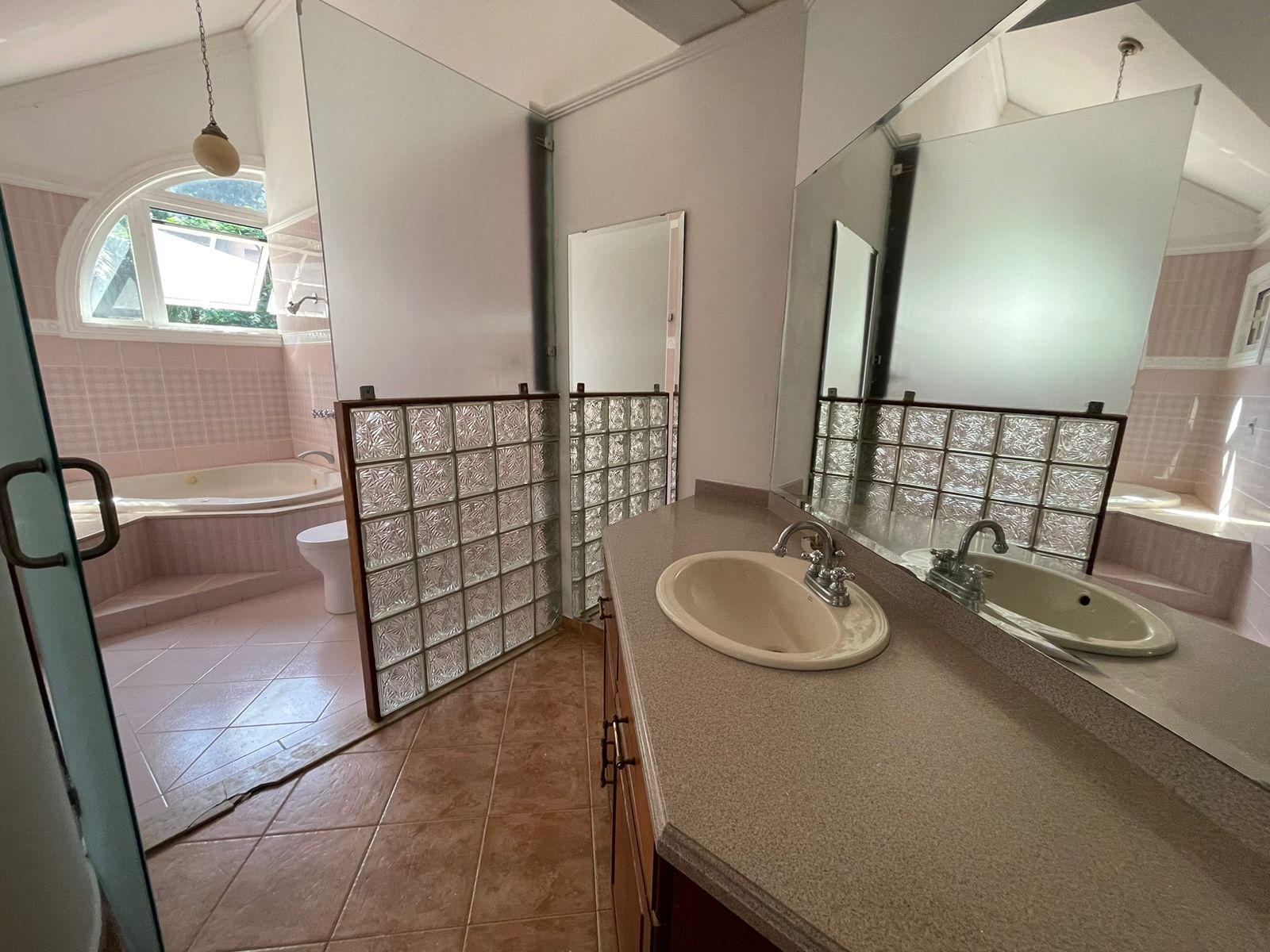 casas - VENDO Hermosa Mansión De 3 Niveles En Los Rios 1