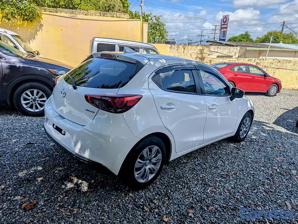 carros - Mazda Demio 2020 4