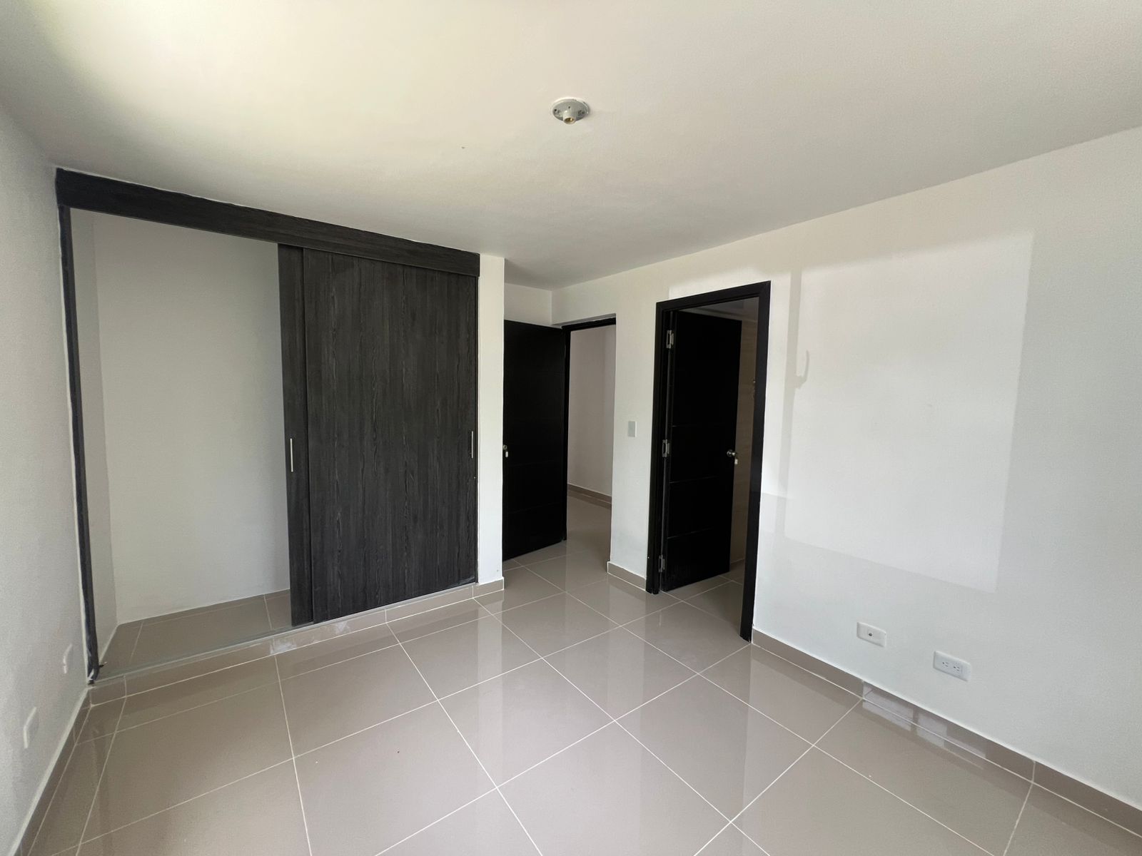 apartamentos - Apartamento con piscina y Cancha| 3HB/2BÑ/1Pq| Ubicado en Charles de Gaulle 5