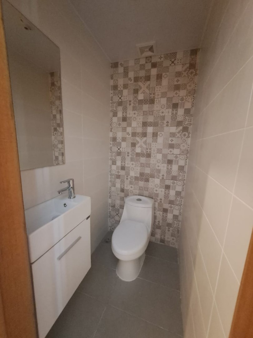 apartamentos - Apartamento 2do piso Evaristo Morales  5