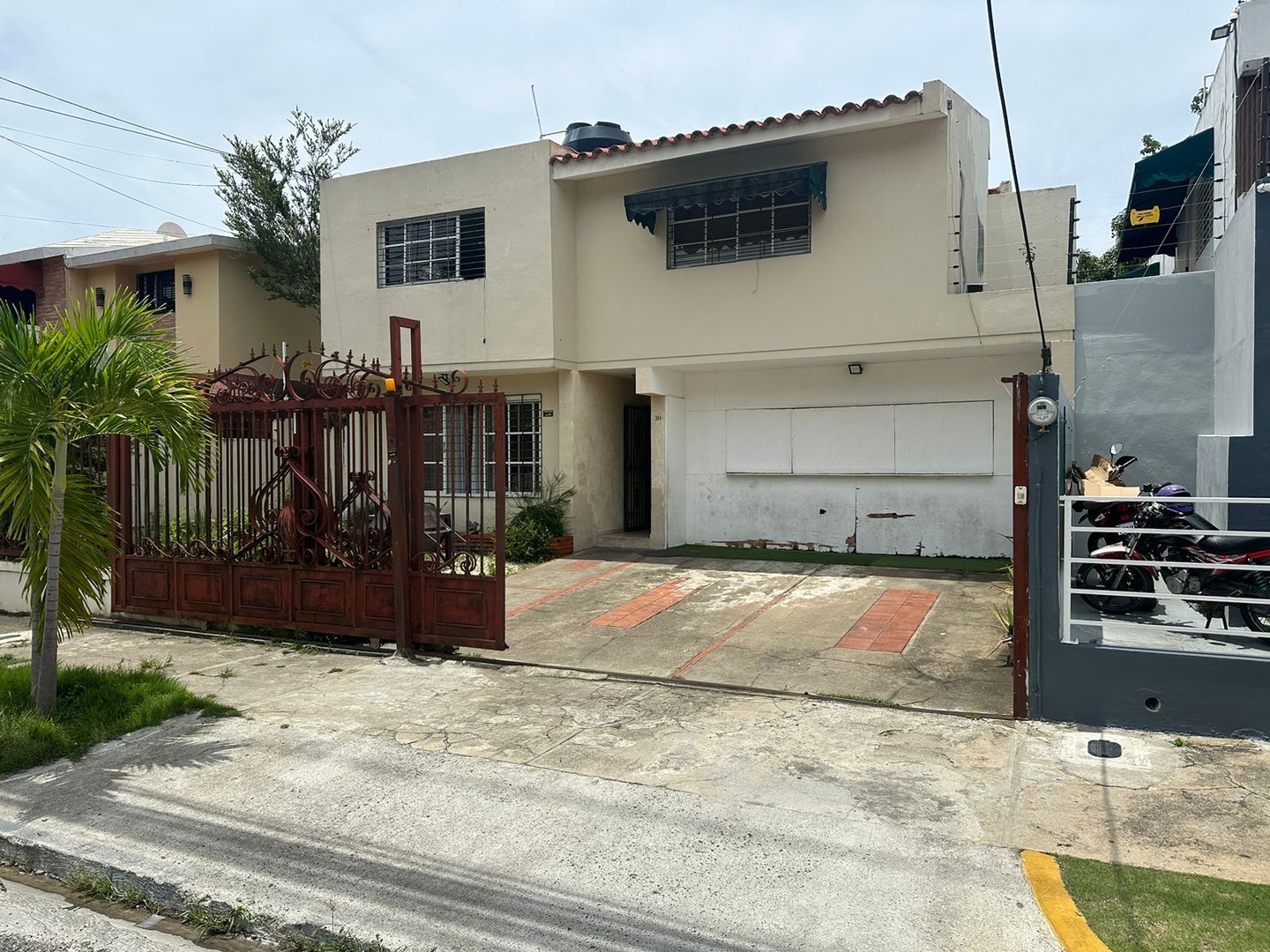 casas - Propiedad para uso residencial, de oficinas y comercial  en La Castellana  4