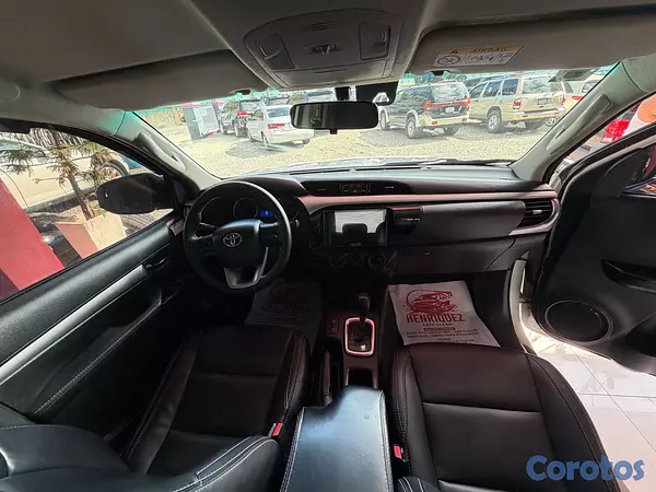 jeepetas y camionetas - Toyota Hilux año 2020 diesel automática  7