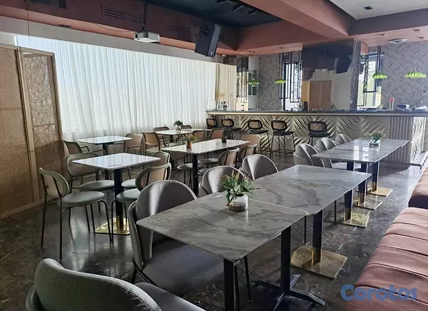oficinas y locales comerciales - Alquiler local con terraza  2