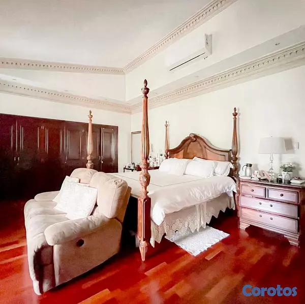 casas - Casa en Bella Vista con piscina y patio de lujo 9