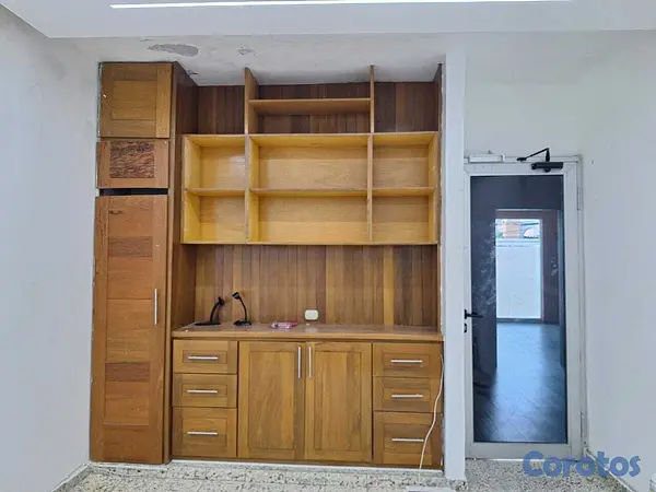 oficinas y locales comerciales - Local u oficina en Romulo Betancourt entre Caonabo 5