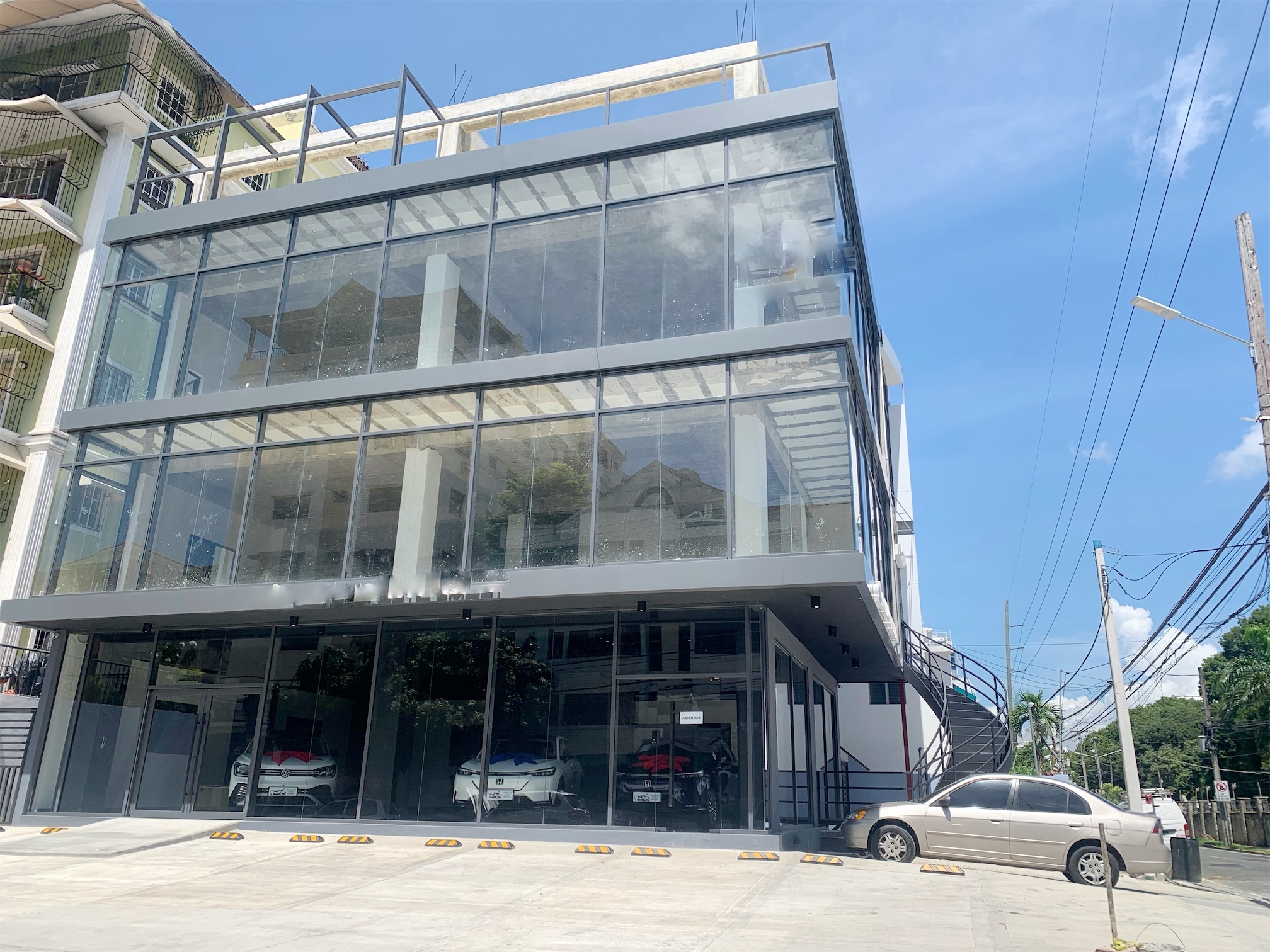 oficinas y locales comerciales - Local en alquiler renacímiento  1