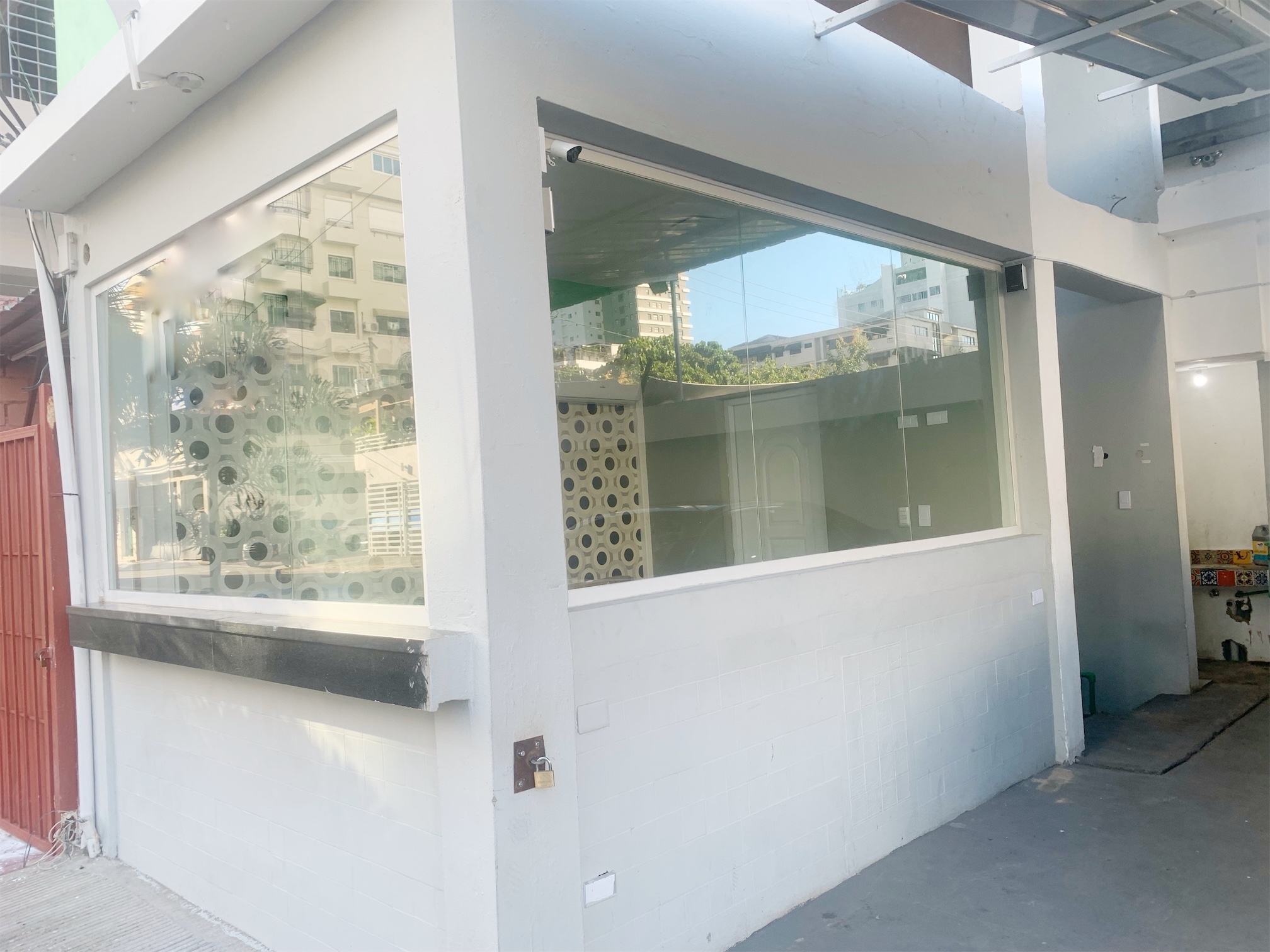 oficinas y locales comerciales - Local en los cacicazgos con terraza 4