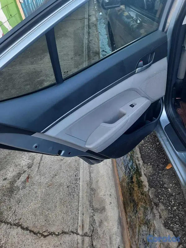 carros - Vendo Elantra 625 negociable  6