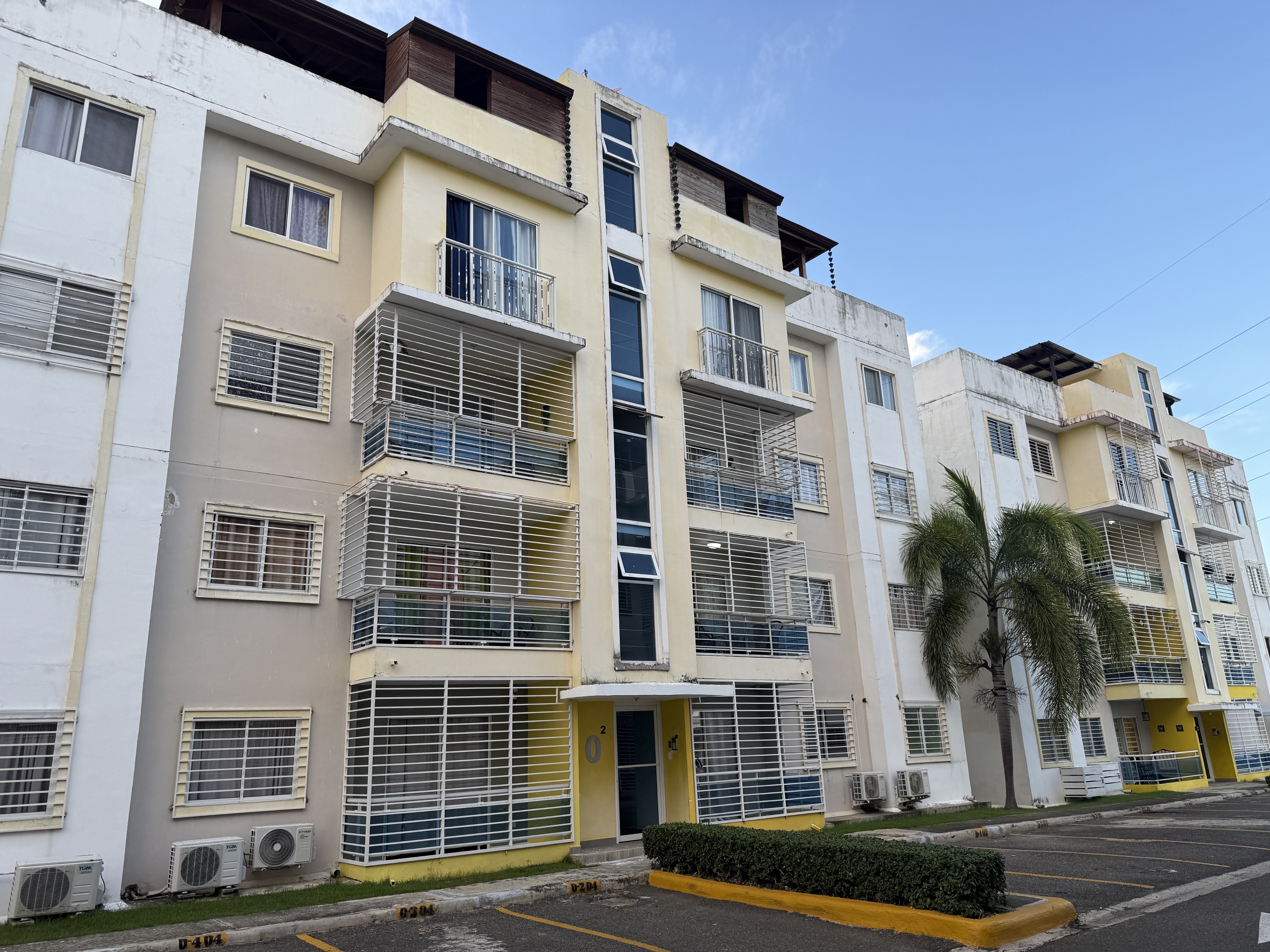 apartamentos - vendo en palma real 3 nivel amueblado  0