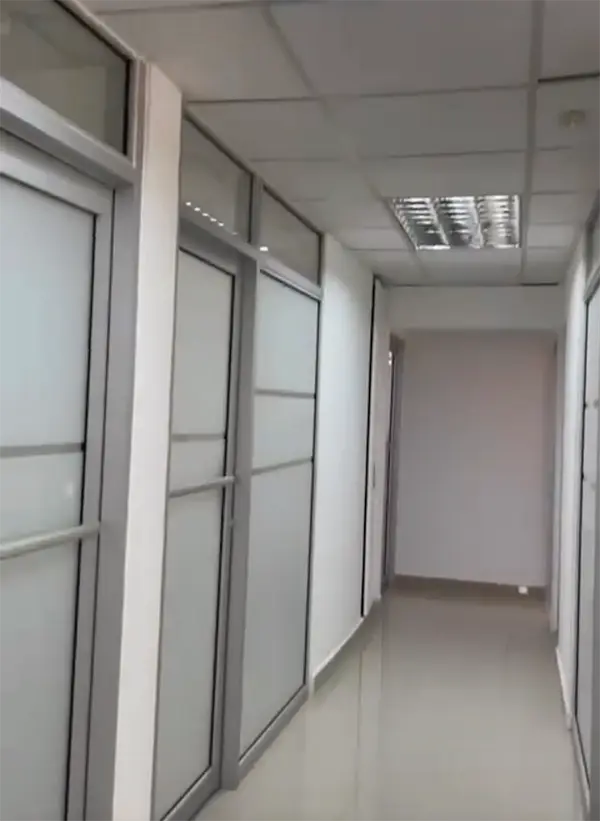 oficinas y locales comerciales - Oficina amplia y céntrica 3