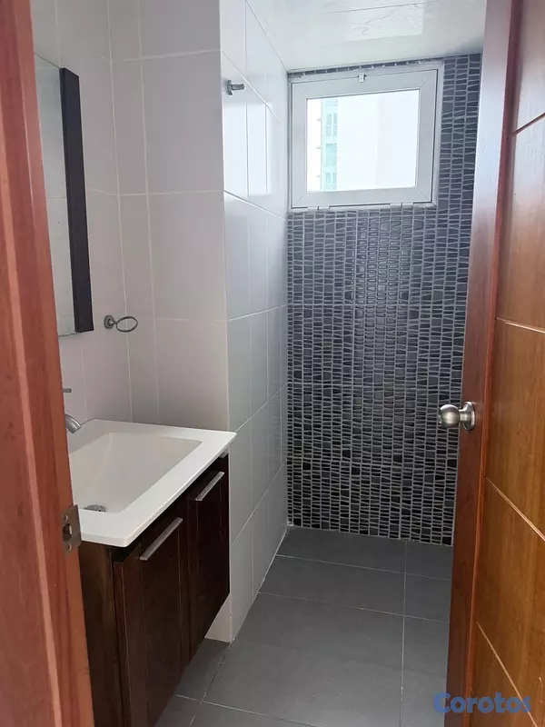 apartamentos - alquiló Evaristo Morales dos habitaciones con su baño dos parqueos balcón servic 6