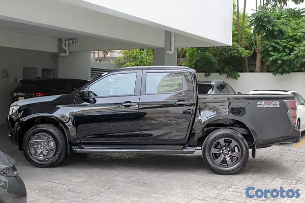 camiones y vehiculos pesados - Isuzu DMAX 3
