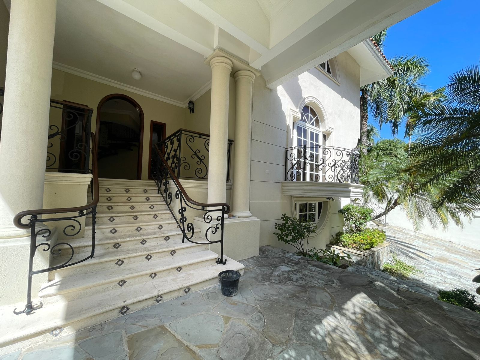 casas - VENDO Hermosa Mansión De 3 Niveles En Los Rios 2