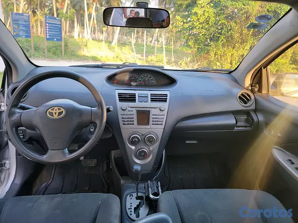 carros - Toyota Yaris 2010 7