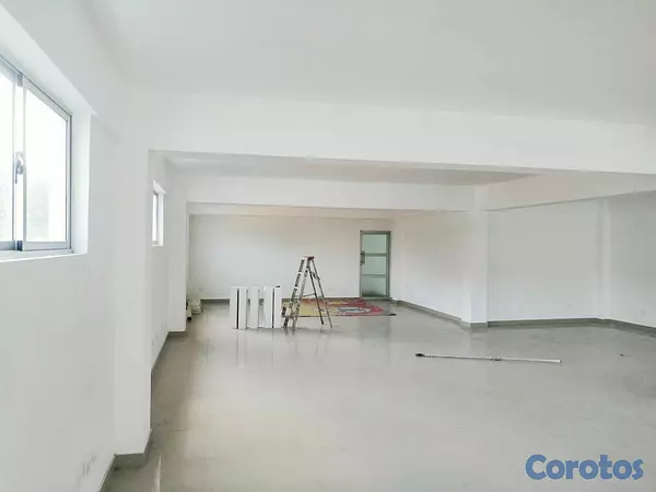 oficinas y locales comerciales - Alquiler local comercial amplio  5