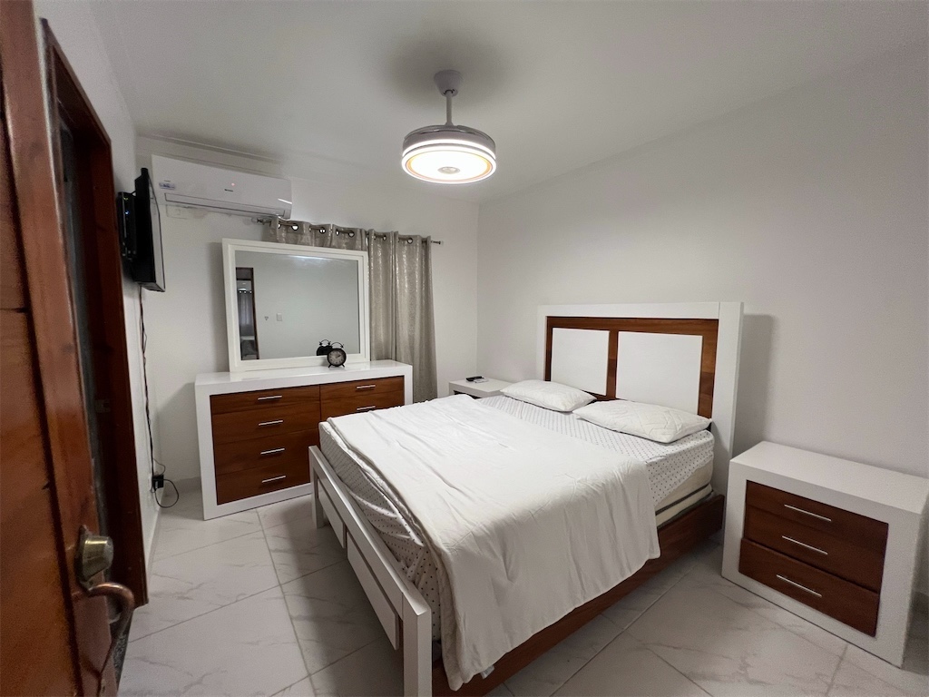 apartamentos - Vendo en residencial palma real segundo nivel amueblado  6