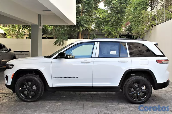 jeepetas y camionetas - Jeep Grand Cherokee Altitude 5