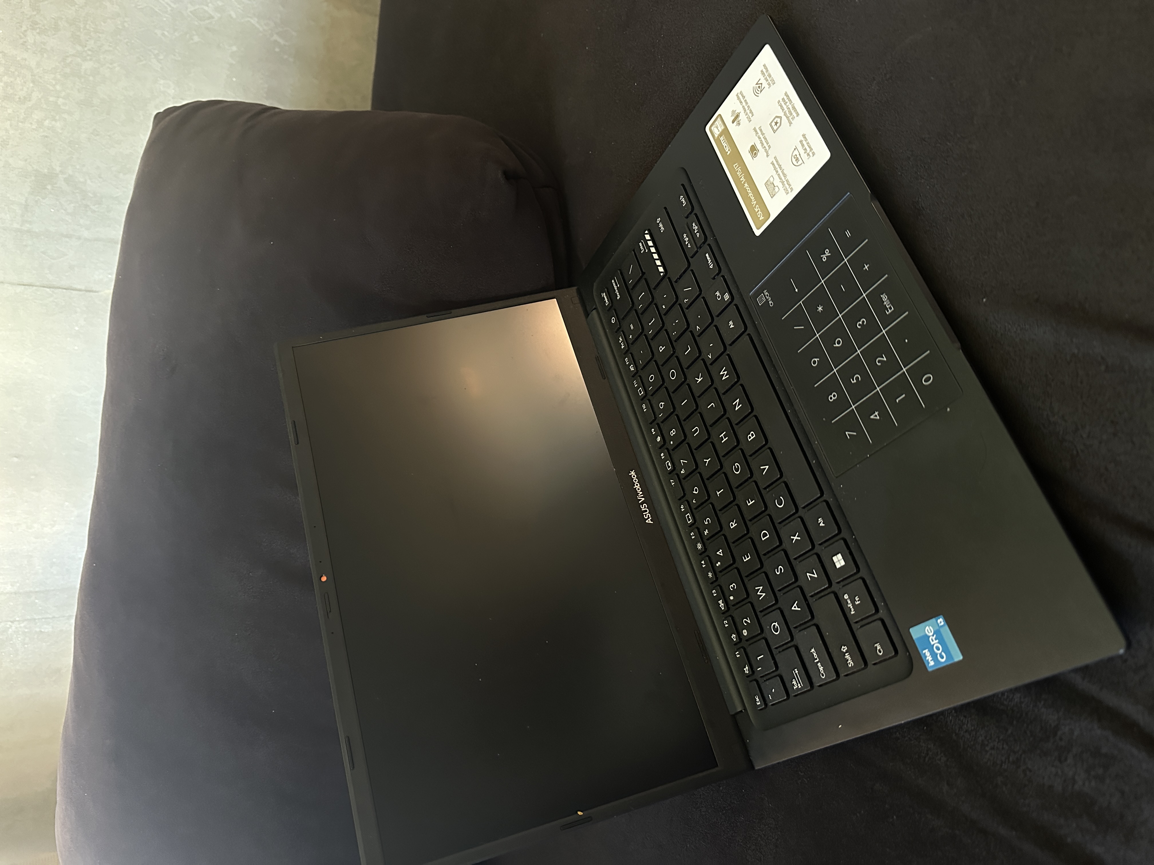 computadoras y laptops - Laptop Asus Vivobook 14 i3-1215U Como nueva! 3