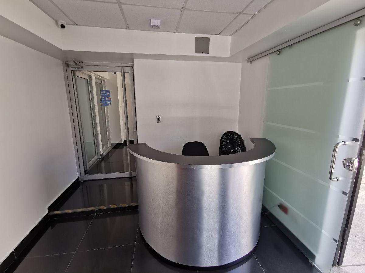 oficinas y locales comerciales - Alquilo moderna oficina de 64 m2 en Los Prados 4