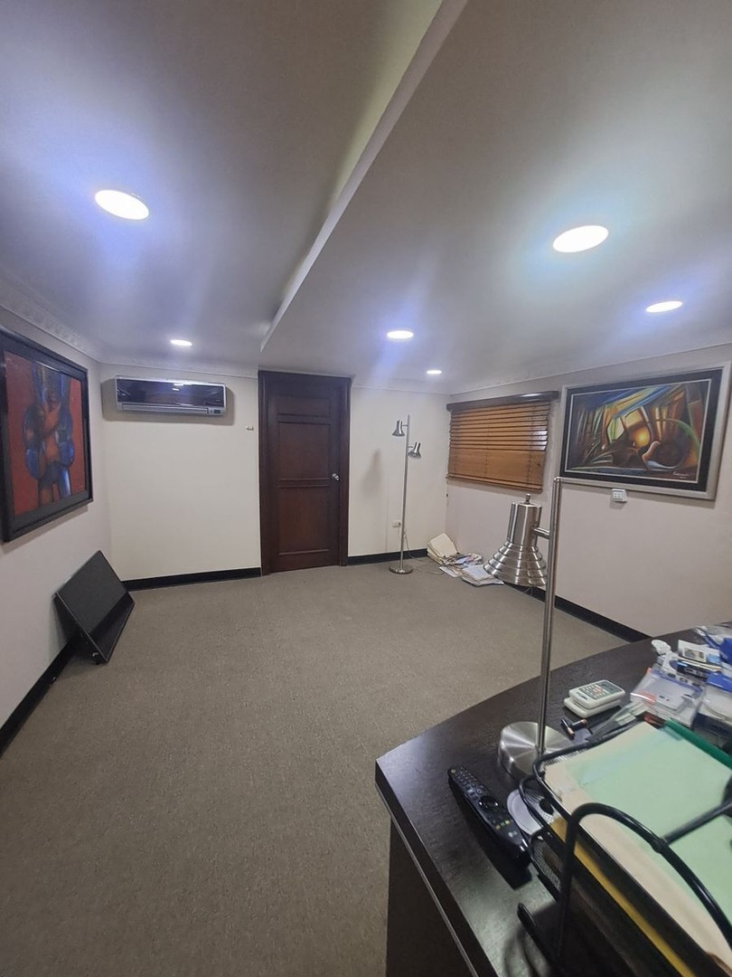 oficinas y locales comerciales - Alquilo Local 80 mts en la 27 febrero  3