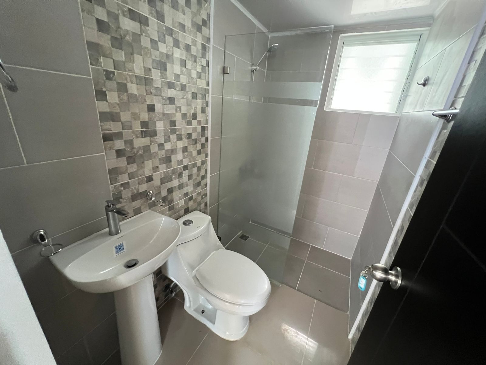 apartamentos - Apartamento con piscina y Cancha| 3HB/2BÑ/1Pq| Ubicado en Charles de Gaulle 7