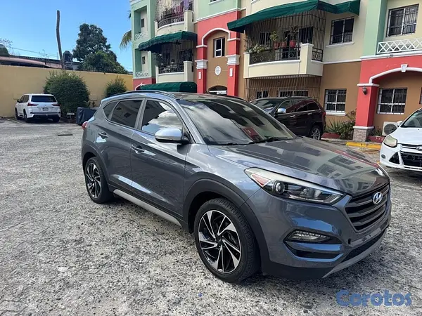 jeepetas y camionetas - Hyunda tucson 4*2 año 2017 3