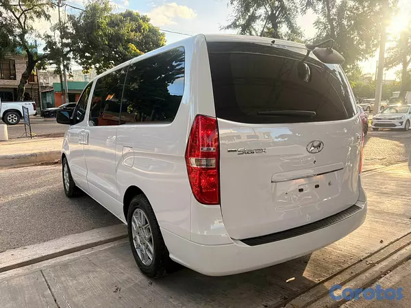 jeepetas y camionetas - 2021 Hyundai Grand Starex 12 Pasajeros 3