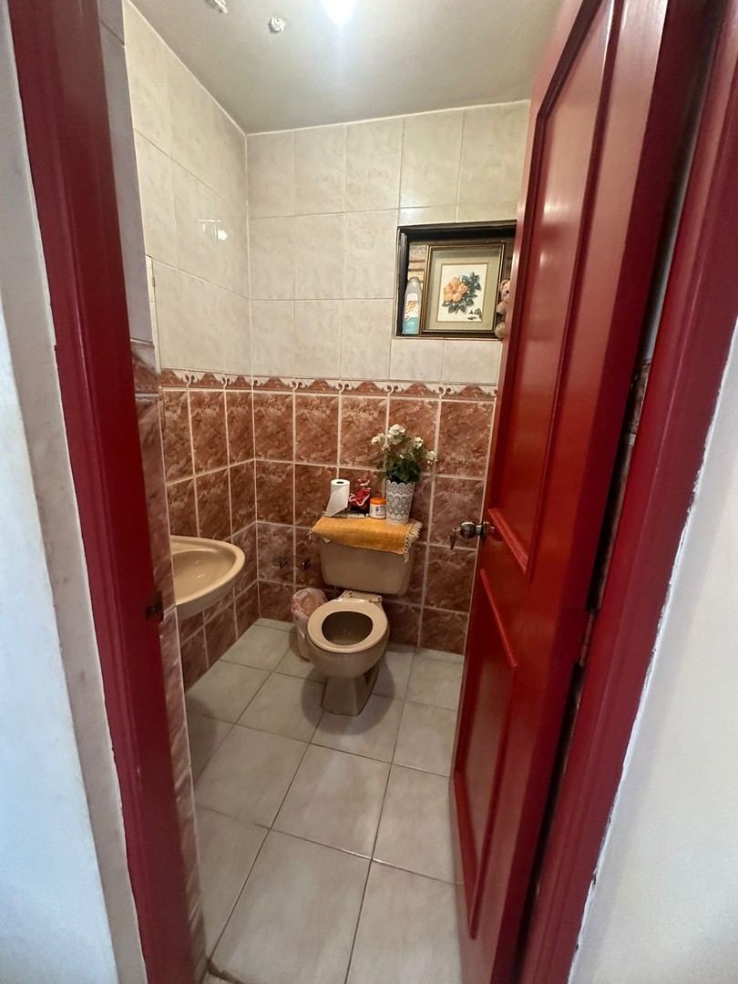 casas - Propiedad para uso residencial, de oficinas y comercial  en La Castellana  6