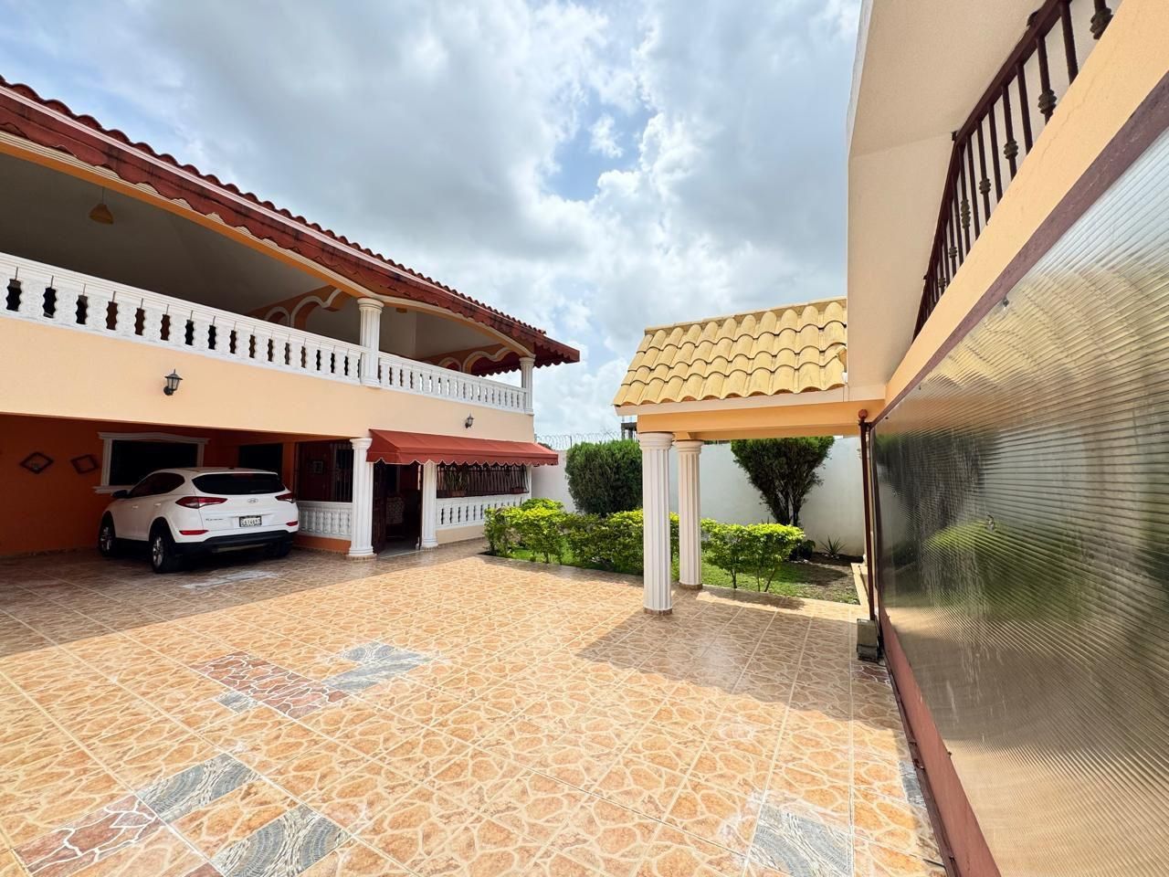 casas - Vendo casa espaciosa Prado Oriental, Sto. Dgo. Est