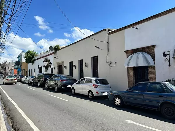 oficinas y locales comerciales - Local Comercial en ZONA COLONIAL 2