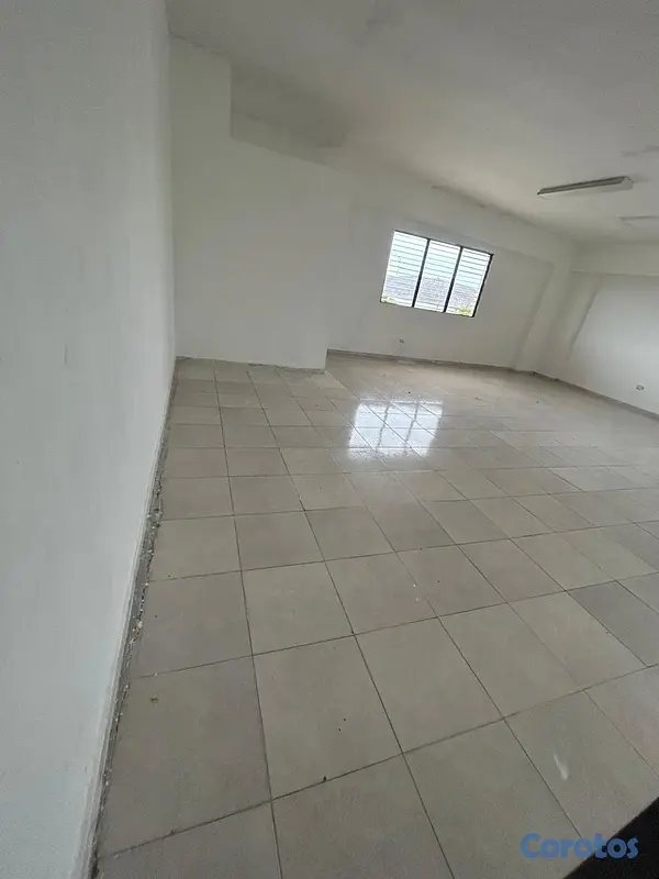 oficinas y locales comerciales - Local comercial en alquiler 4