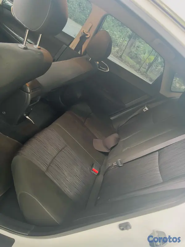 carros - Nissan Sentra SV 2019 4