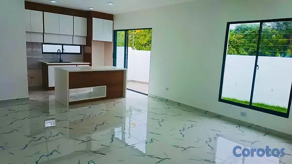 casas - Casa hermosa y espaciosa de venta en Corona Plaza  5
