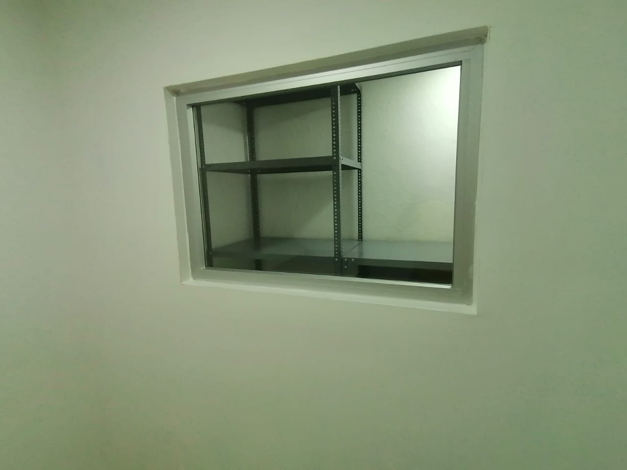 oficinas y locales comerciales - Local con farmacia aprobada, Aut. San Isidro 2