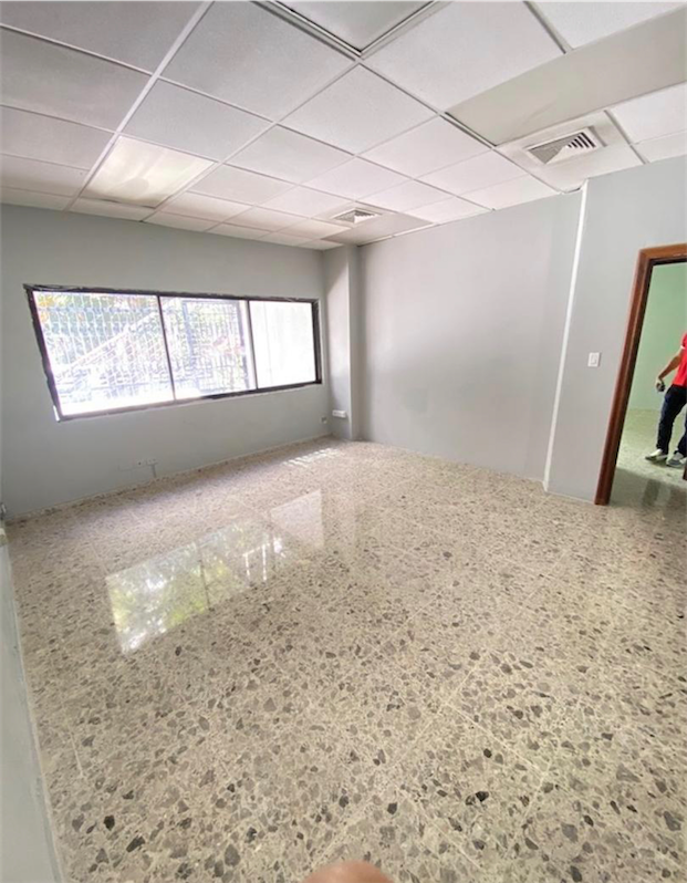 oficinas y locales comerciales - Local amplio dos niveles 7