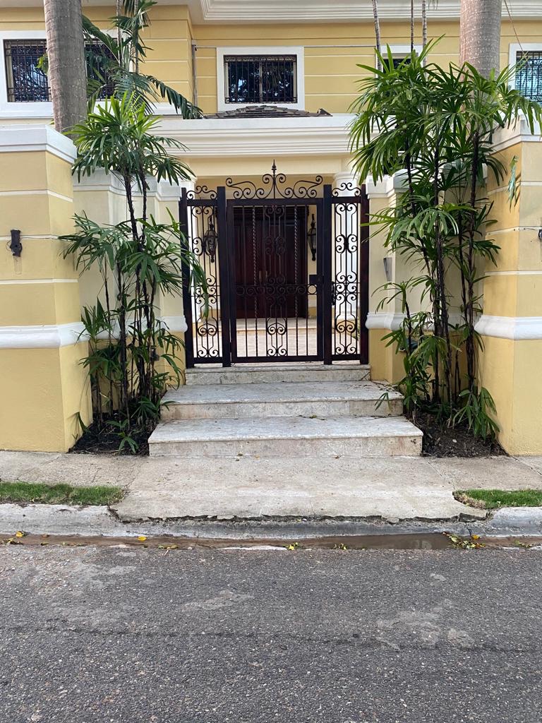 casas - Venta de casa en las praderas con 850mts Distrito Nacional  0