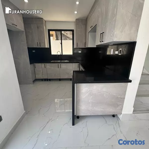 casas - venta de casa con piscina en la autopista de san isidro Santo Domingo este  2