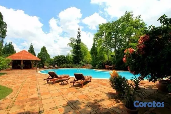casas - venta de casa en cuesta hermosa con 5,038mts y piscina Distrito Nacional  5