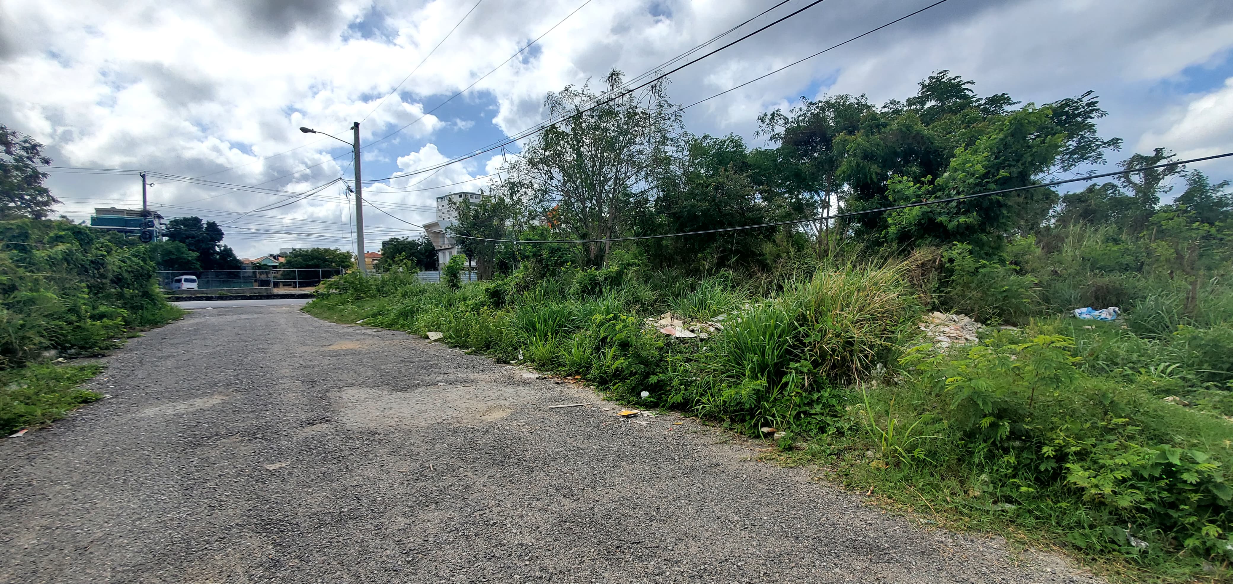 solares y terrenos - Solar comercial 5,200 metros, C. Goulle, Corales 2