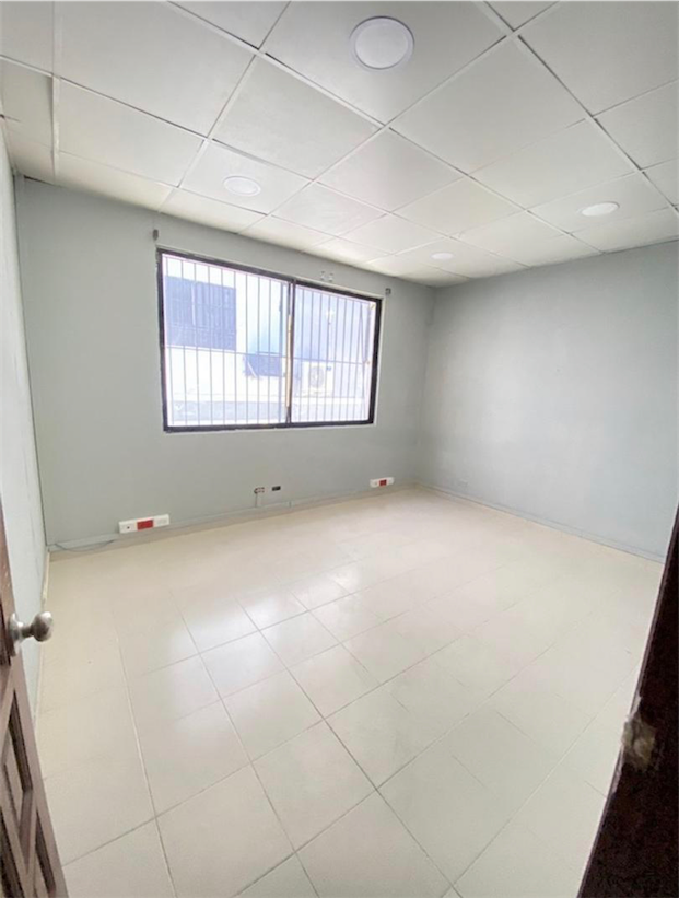 oficinas y locales comerciales - Local amplio dos niveles 4