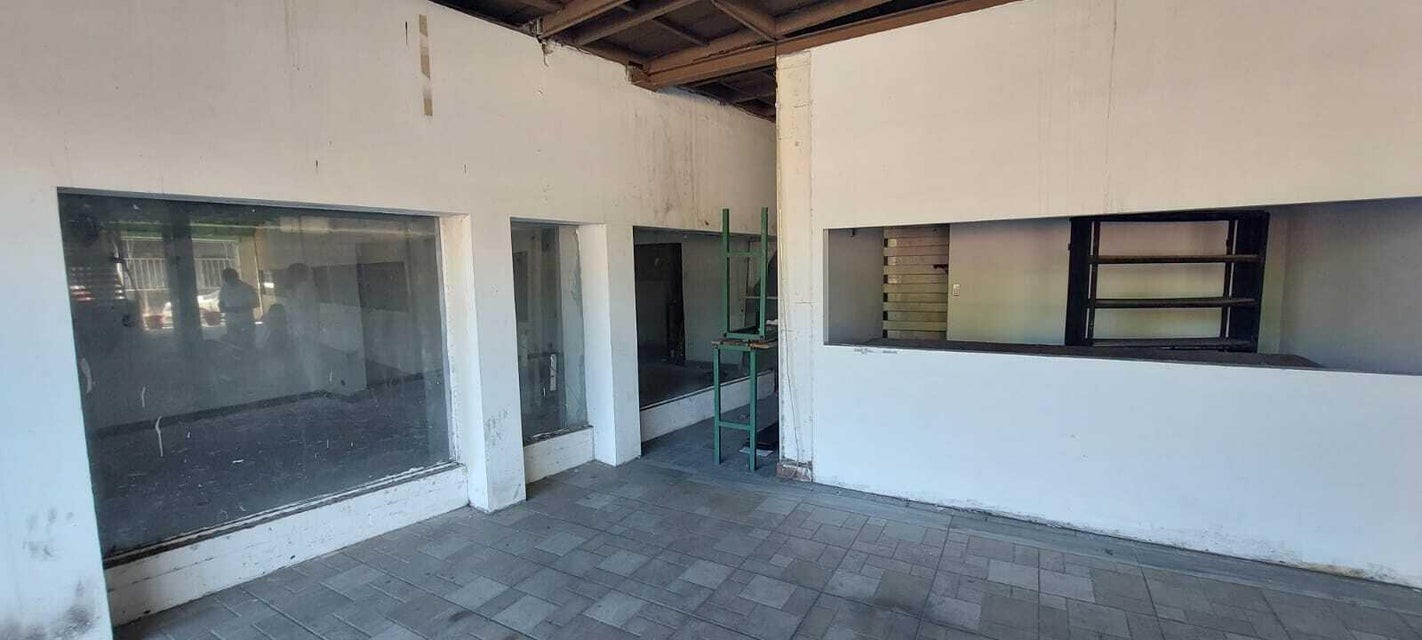 oficinas y locales comerciales - Local en alquiler #23-2064 baños, oficinas, puertas de vidrio, ideal para restau 5