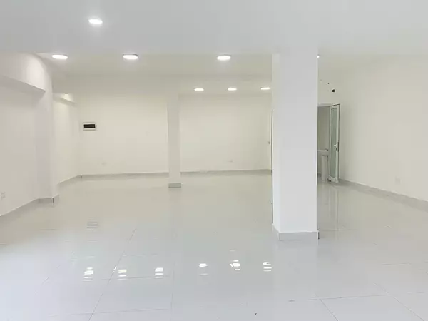 oficinas y locales comerciales - Local céntrico en Primer nivel  2
