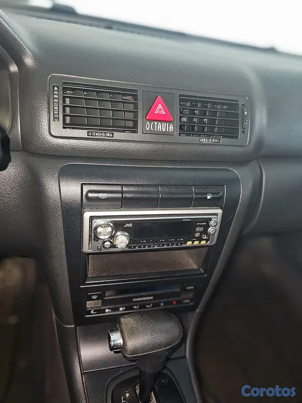 carros - VENTA  CARRO SKODA  3
