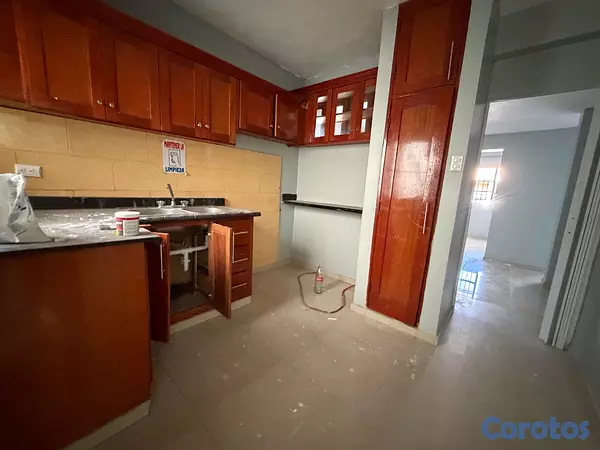 casas - vendo casa de dos niveles Independencia tres habitaciones 2.5 baños marquesina  6