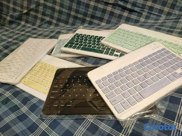 computadoras y laptops - Teclados Bluetooth nuevos varios colores 3