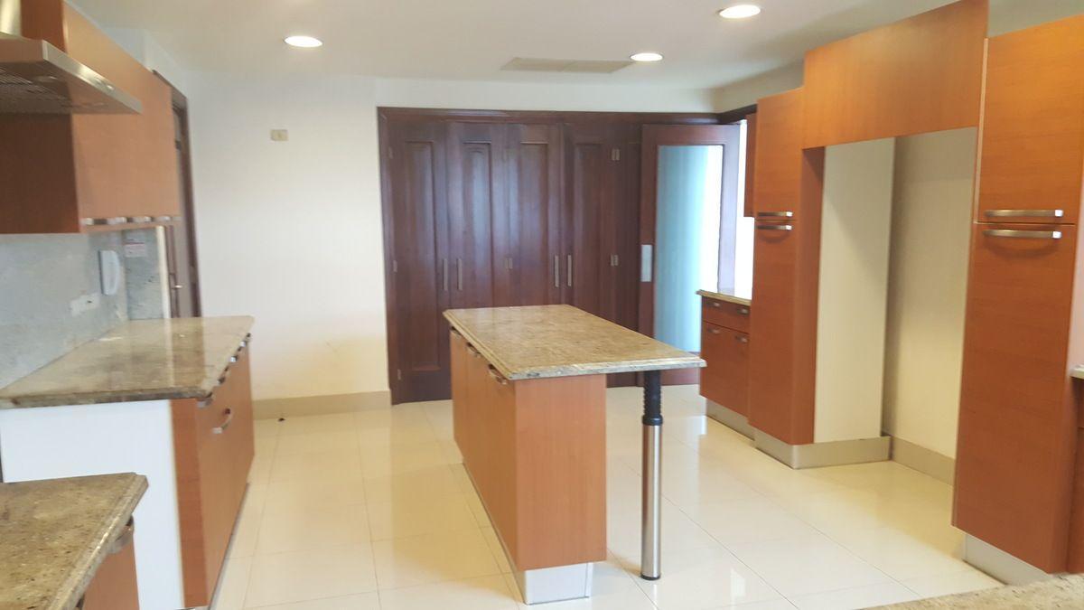 apartamentos - Alquilo amplio apartamento en Piantini - cerca del St Michael School 9