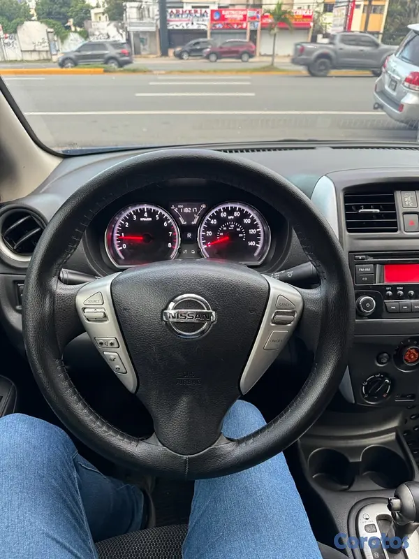 carros - Nissan Versa SV 2016
 11