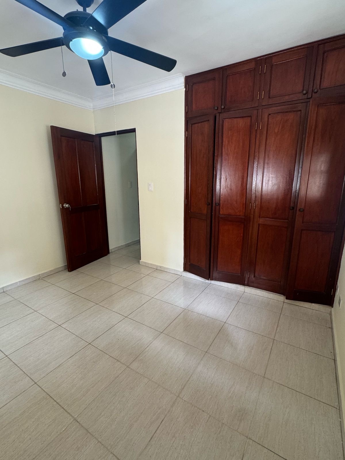 apartamentos - se alquila hermoso apartamento en una de las mejores zonas, un clásico. 
 4