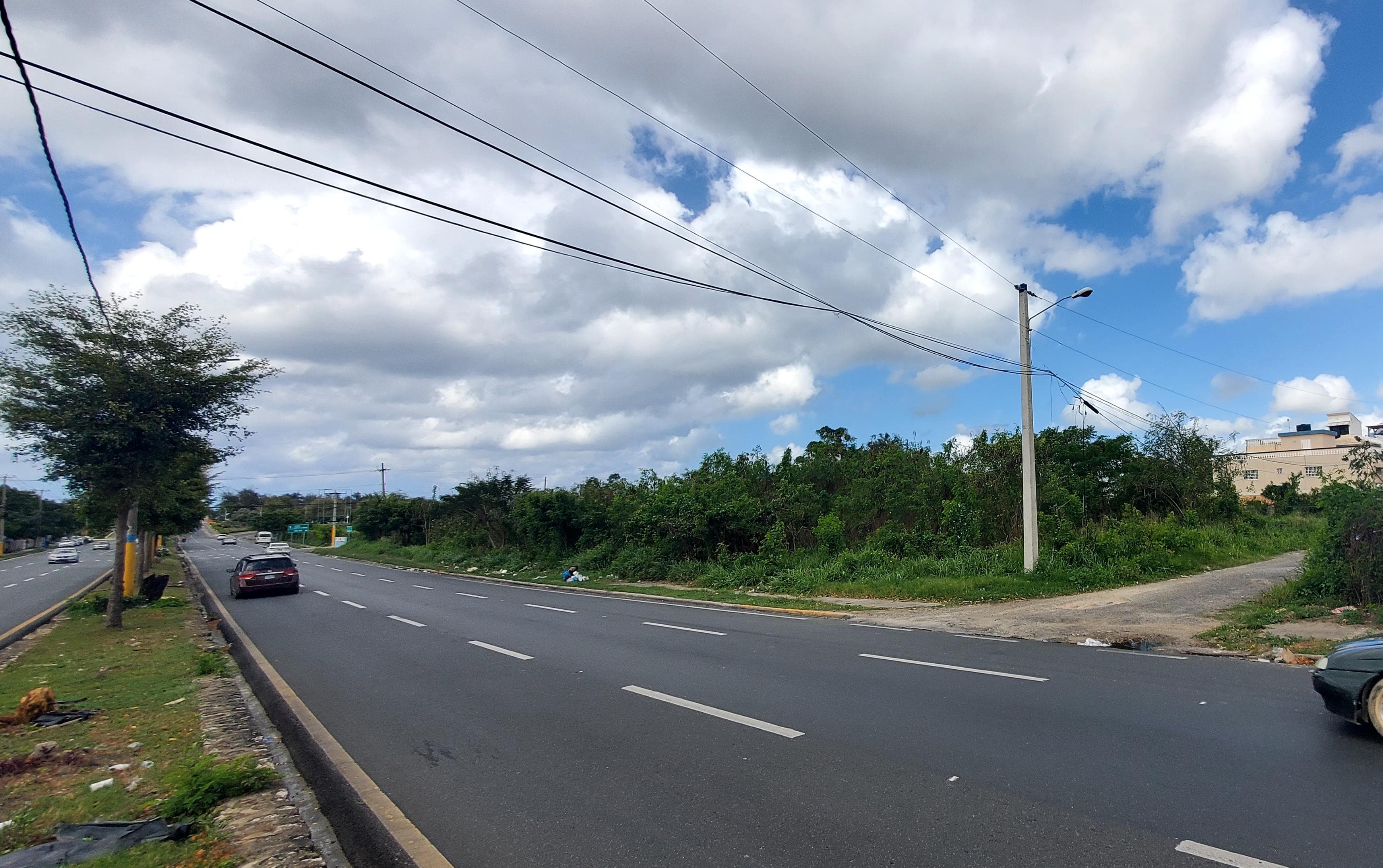 solares y terrenos - Solar comercial 5,200 metros, C. Goulle, Corales 3
